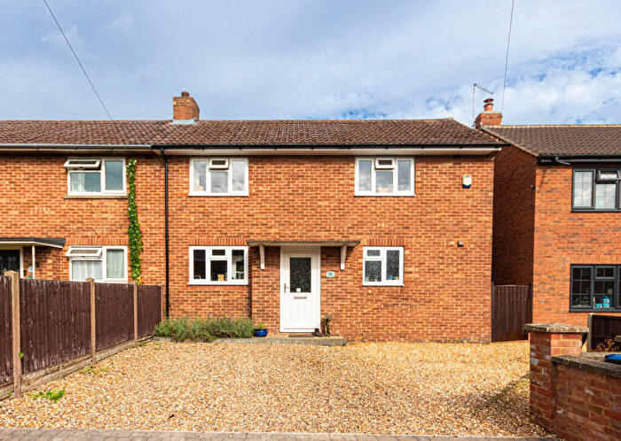 3 Bedroom Semi-Detached House For Sale In Parsons Close, Flamstead, St. Albans, AL3