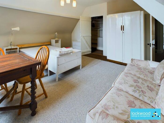 2 Bedroom Flat To Rent In Upper Gordon Road, Camberley, GU15