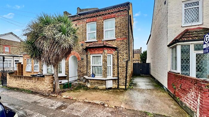 4 Bedroom Semi Detached House For Sale In Cromwell Road, Hounslow, TW3