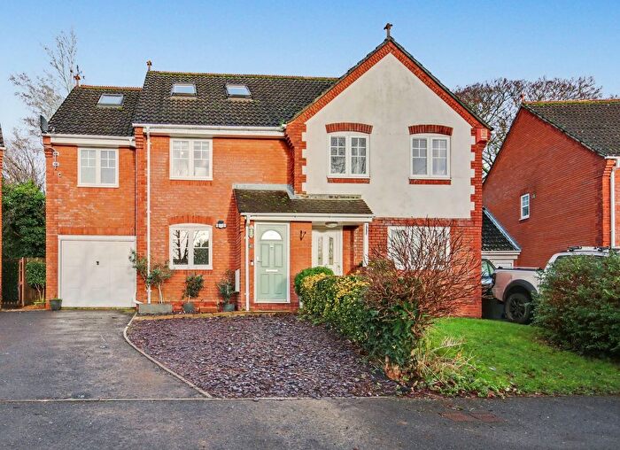 4 Bedroom Semi Detached House For Sale In Gunners Park, Bishops Waltham, SO32