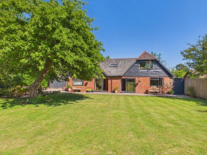 4 Bedroom Detached House For Sale In Coleshill Lane, Winchmore Hill, Amersham, HP7