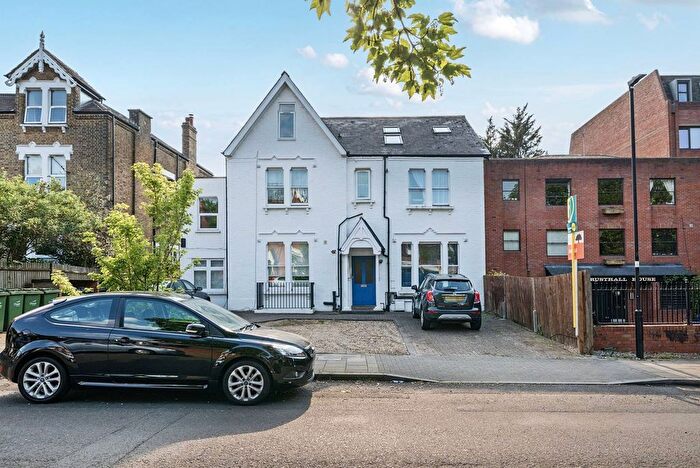 2 Bedroom Flat To Rent In Hopton Road, Streatham, London, SW16