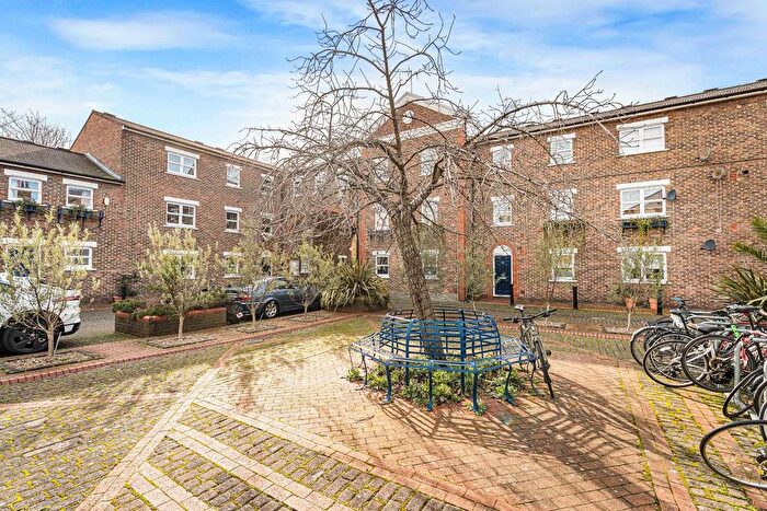 1 Bedroom Flat To Rent In Langton Road, London, SW9