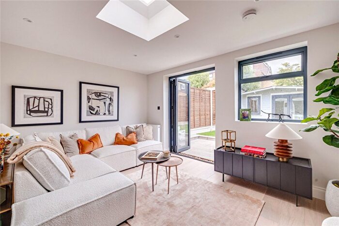 Studio For Sale In Standen Road, London, SW18