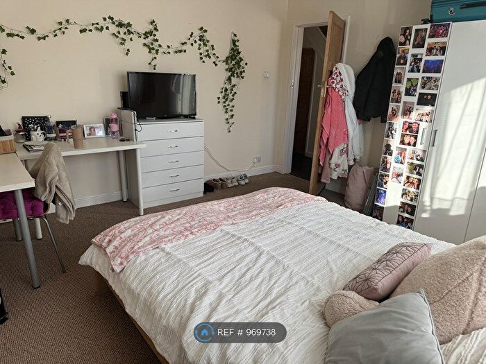5 Bedroom Semi-Detached House To Rent In Pennings Avenue, Guildford, GU2