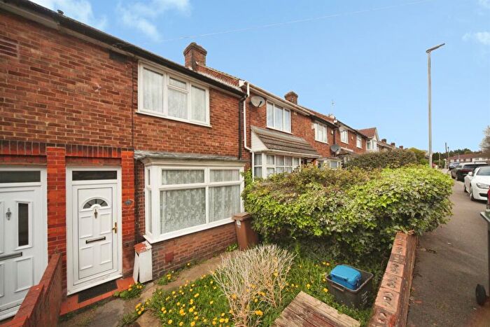 2 Bedroom Terraced House For Sale In Pomfret Avenue, Luton, LU2