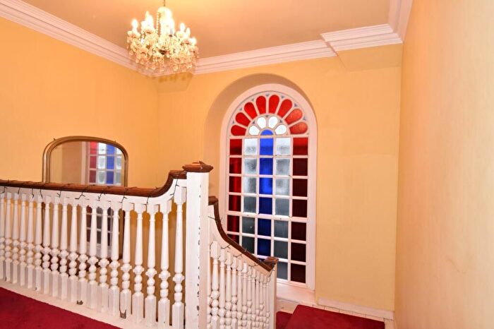 1 Bedroom Flat To Rent In Broad Street, Penryn, TR10