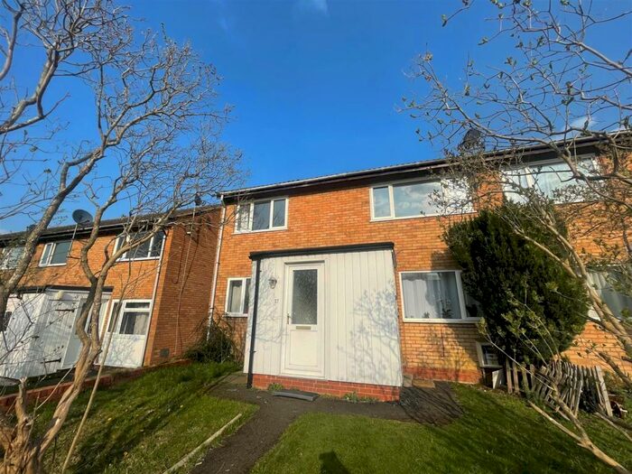2 Bedroom Maisonette To Rent In Rowle Close, Stantonbury, Milton Keynes, MK14