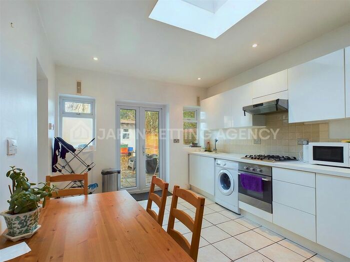 1 Bedroom Flat To Rent In Fielding Terrace, Uxbridge Road, Ealing Common, London, W5