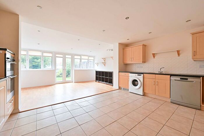 4 Bedroom End Terrace House For Sale In Observer Drive, Watford, WD18