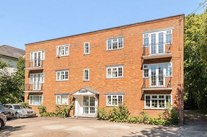2 Bedroom Flat For Sale In Dorking Road, Epsom, KT18