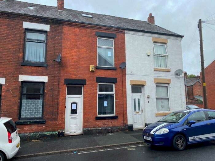 Houses for sale & to rent in OL7 9EN, Coniston Grove, Ashton Waterloo