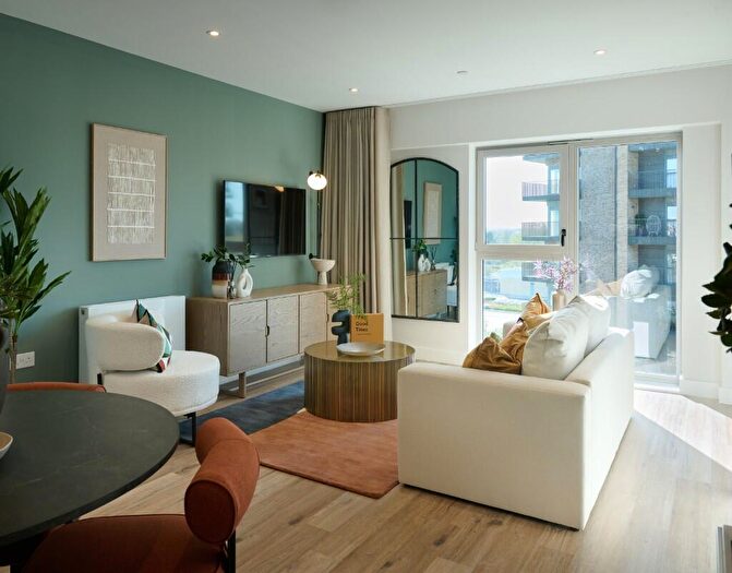 1 Bedroom Apartment For Sale In Green Park Village & Bankside Gardens, Flagstaff Road, Reading, RG2