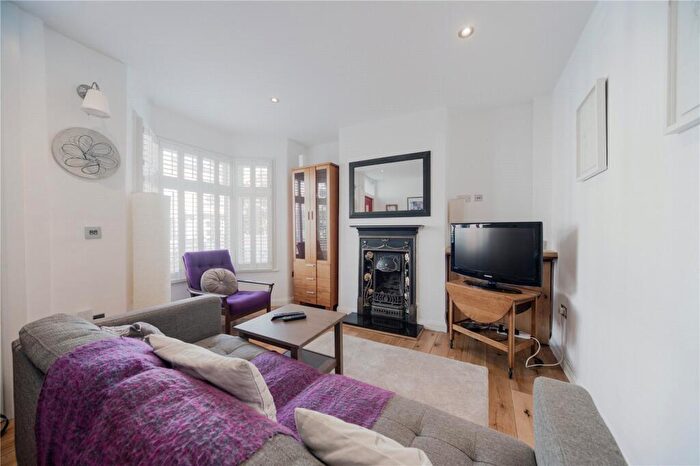 2 Bedroom Terraced House For Sale In Eleanor Road, London, N11