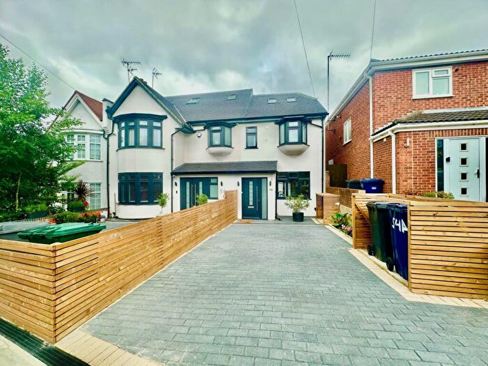 3 Bedroom End Of Terrace House To Rent In Lewes Road, North Finchley, London, N12