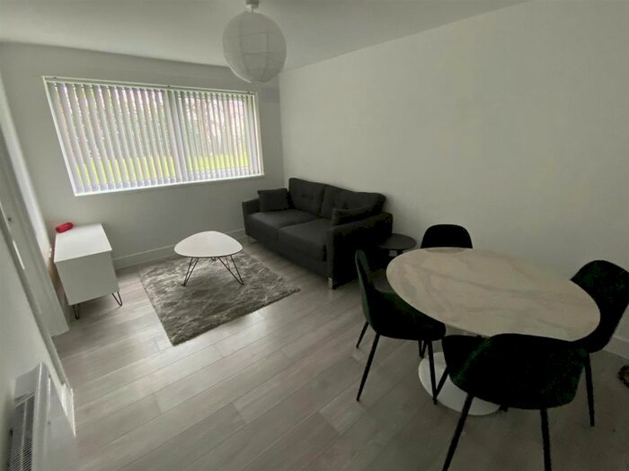2 Bedroom Flat To Rent In Cholmondeley Road, Salford, M6