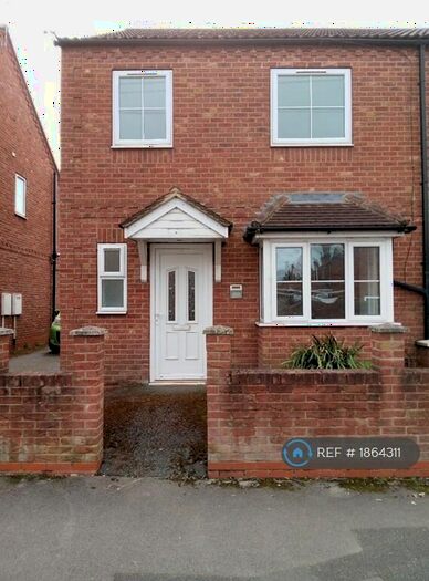 3 Bedroom Semi-Detached House To Rent In St. Andrews Court, Gainsborough, DN21