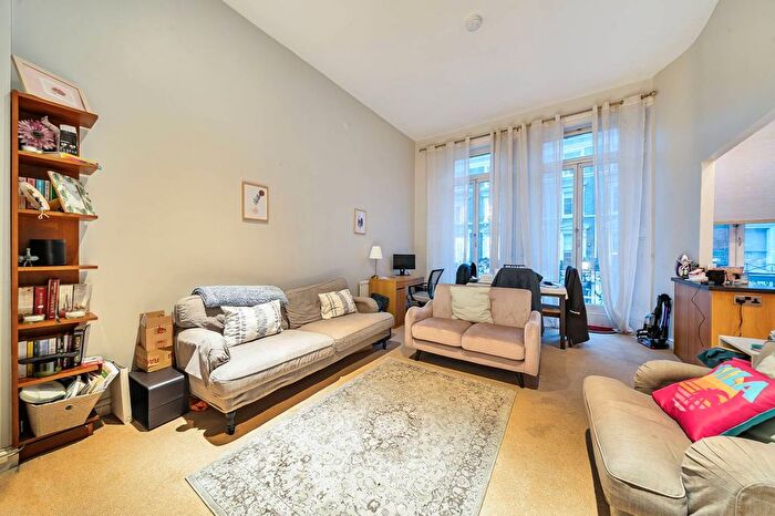 2 Bedroom Flat For Sale In Collingham Place, Earls Court, London, SW5