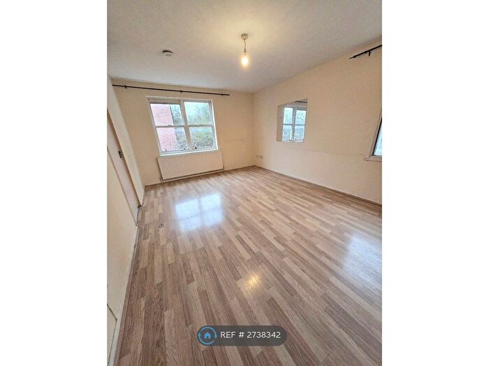 2 Bedroom Flat To Rent In Barker Drive, London, NW1