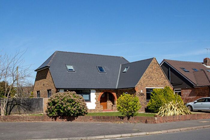 4 Bedroom Chalet For Sale In Castle Road, Worthing, BN13