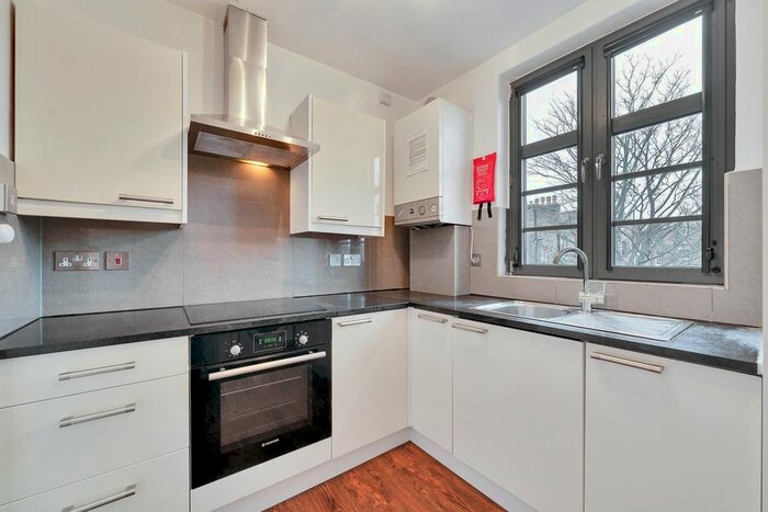 3 Bedroom Flat To Rent In Great Percy Street, Islington, London, WC1X