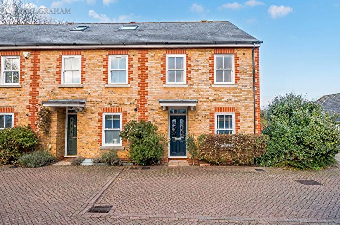 3 Bedroom End Terrace House For Sale In Grove Mill Place, Carshalton, SM5
