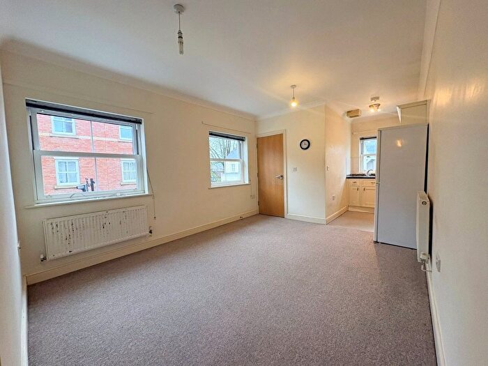 2 Bedroom Flat To Rent In Victoria Street, Taunton, Somerset, TA1