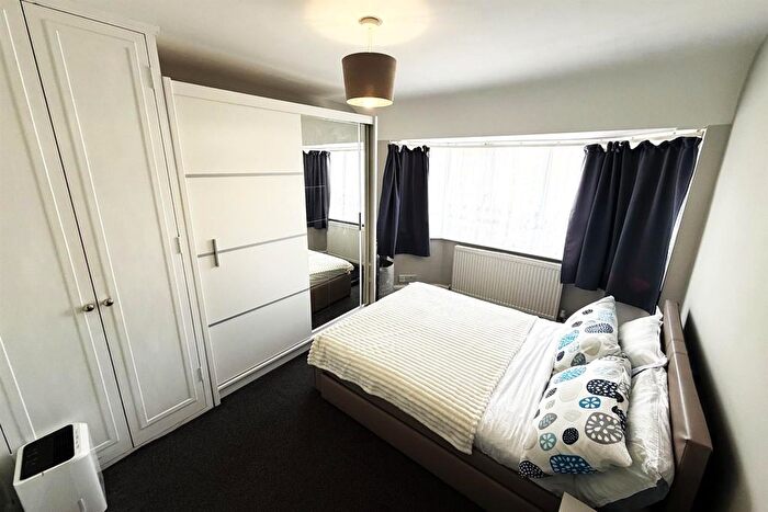 2 Bedroom Flat To Rent In Roxeth Green Avenue, Harrow, HA2