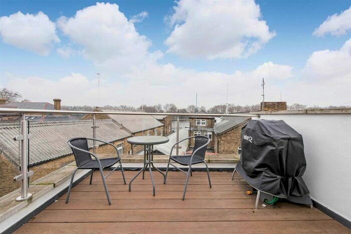 2 Bedroom Flat To Rent In Bendemeer Road, Putney, SW15