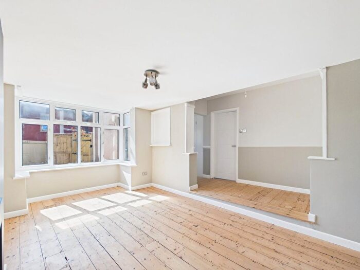 2 Bedroom Flat For Sale In Roseberry Road, Redfield, Bristol, BS5 - Photo 3
