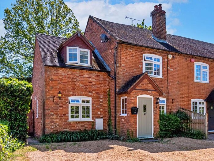 3 Bedroom Cottage For Sale In Budges Cottages, Keephatch Road, Wokingham, RG40