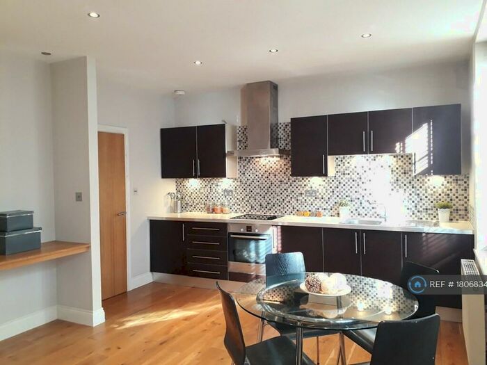 1 Bedroom Flat To Rent In Barnsbury Street, London, N1