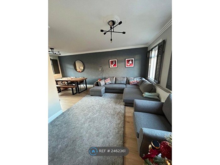 3 Bedroom Terraced House To Rent In Cairnhill Circus, Glasgow, G52