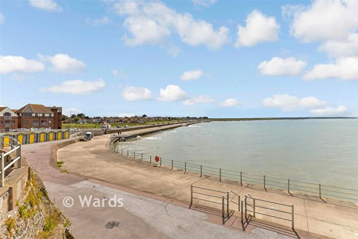 2 Bedroom Flat For Sale In Minnis Road, Birchington, Kent, CT7