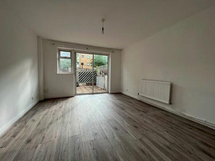 4 Bedroom Flat To Rent In Appleby Close, London, N15
