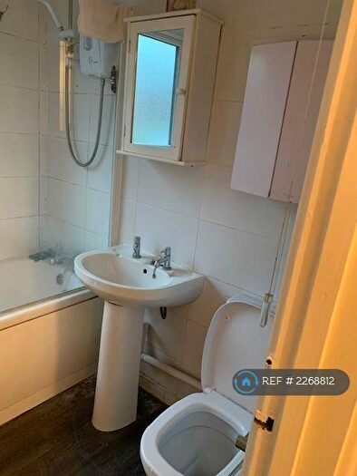 2 Bedroom Flat To Rent In Dormans Close, Northwood, HA6