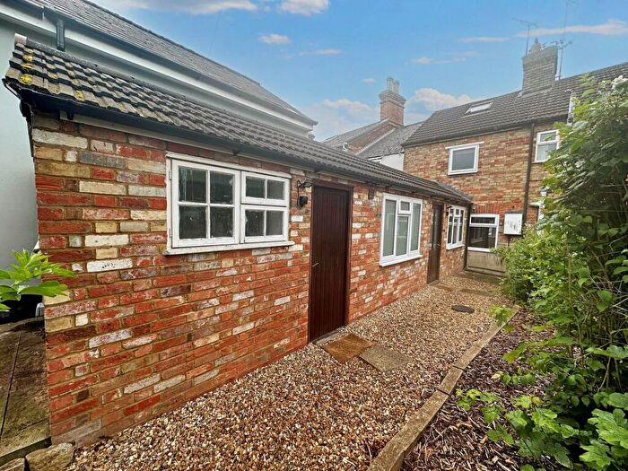 2 Bedroom Cottage To Rent In High Street, Waddesdon, HP18