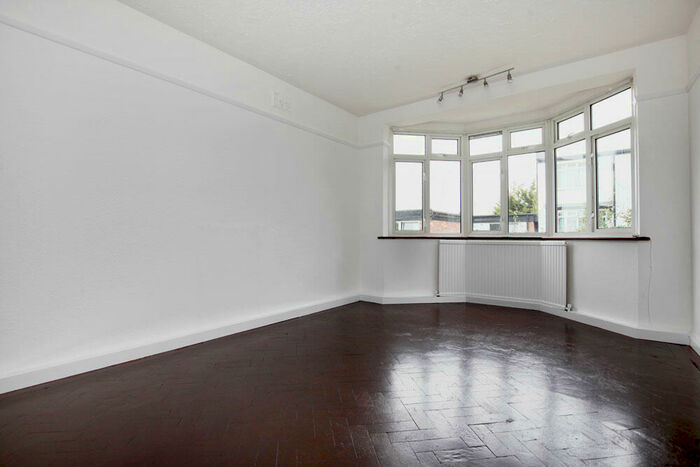2 Bedroom Flat To Rent In Hainault Road, Leytonstone, E11