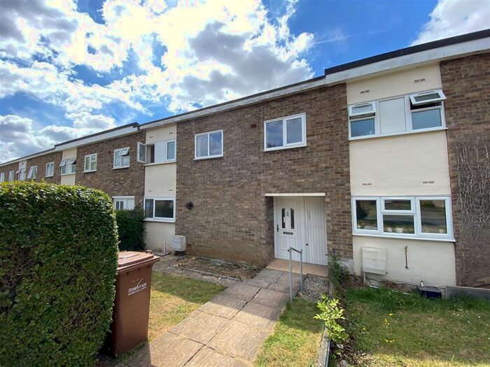 3 Bedroom House To Rent In Broadwater Crescent, Stevenage, SG2