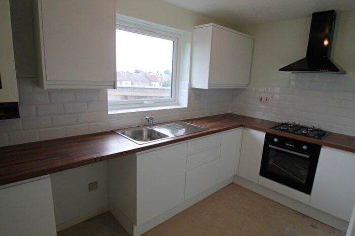 2 Bedroom Flat To Rent In Gurney Close, Barking, IG11
