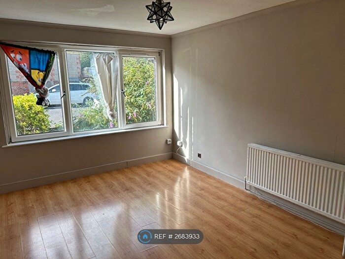 2 Bedroom Flat To Rent In Acacia Court, Brighton, BN1