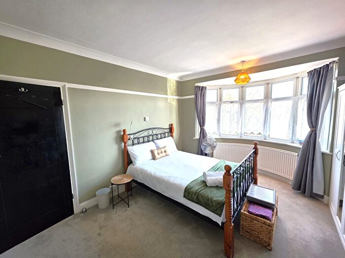 3 Bedroom Terraced House To Rent In Whalebone Lane North, London, RM6