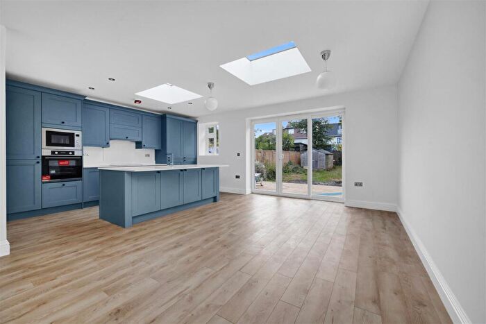 3 Bedroom House To Rent In Petworth Road, North Finchley, N12