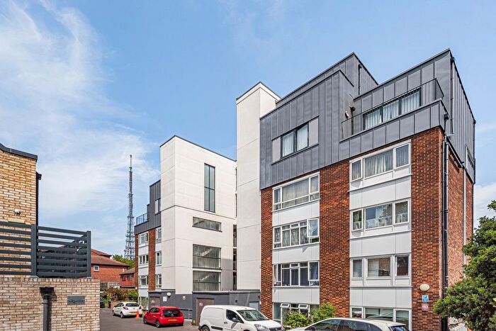 1 Bedroom Flat For Sale In South Norwood Hill, London, SE25