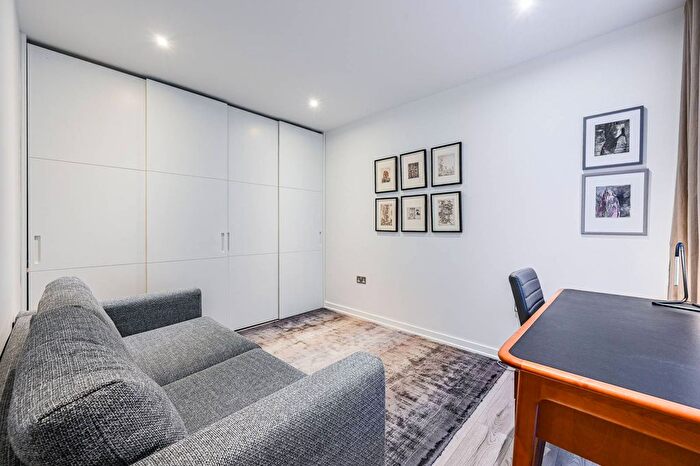 3 Bedroom Flat For Sale In Reminder Lane, Greenwich, London, SE10