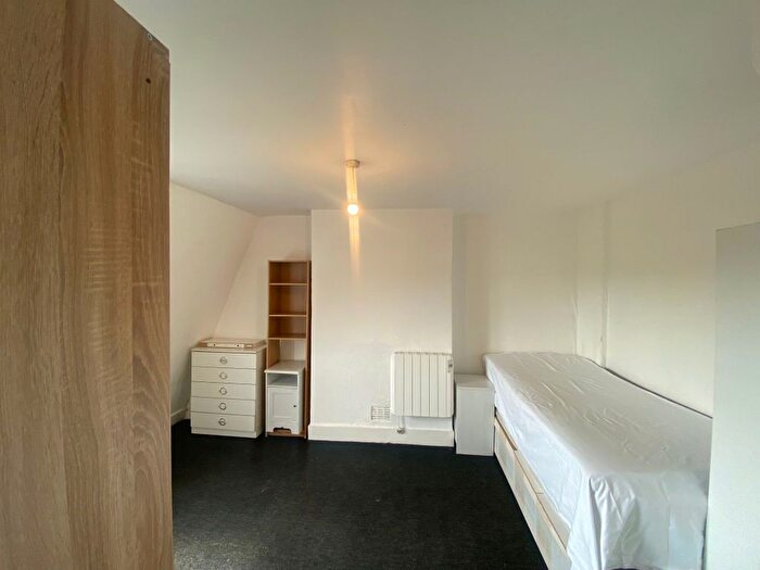 Studio To Rent In Dyne Road, London, NW6