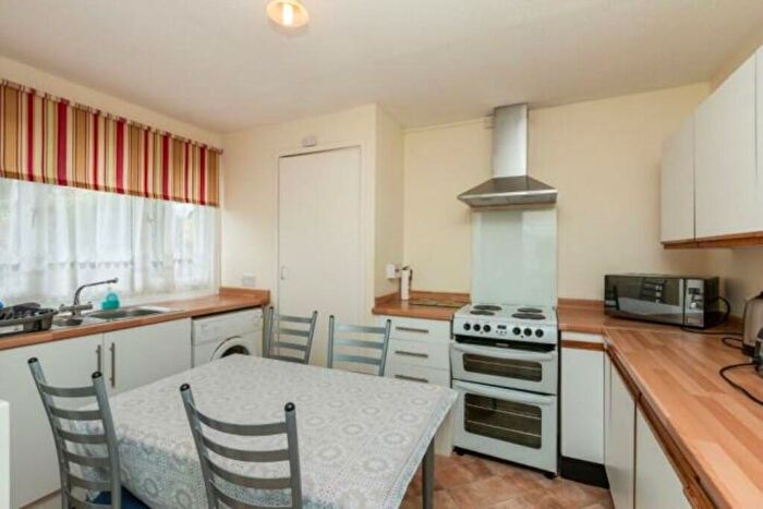 4 Bedroom Semi Detached House To Rent In Clover Road, Guildford, GU2