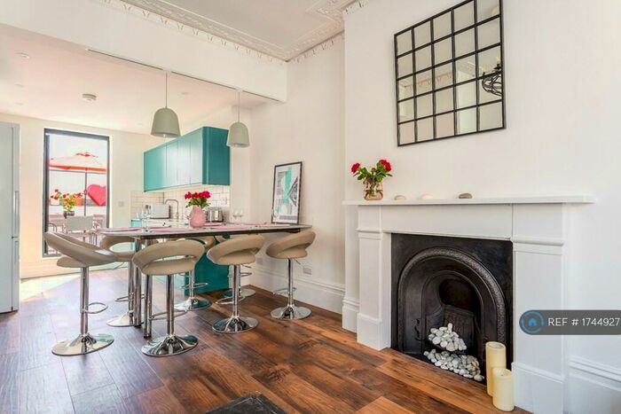 3 Bedroom Terraced House To Rent In Western Road, Hove, BN3