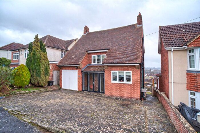 3 Bedroom Detached House For Sale In Pleydell Road, Old Town, Swindon, Wiltshire, SN1