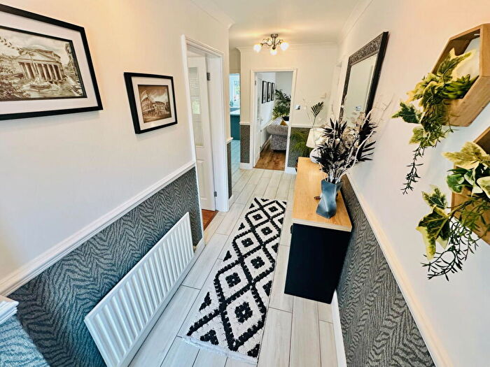 4 Bedroom Detached House For Sale In Shipton Close, Milking Bank, Dudley, DY1